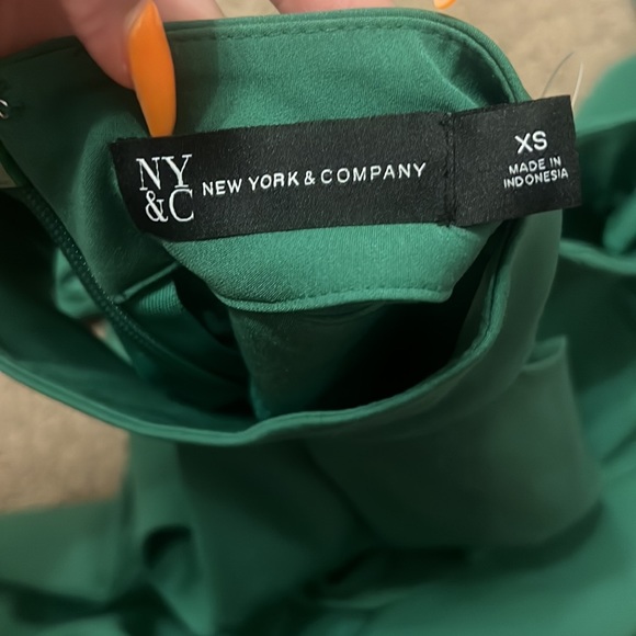 Green romper - Picture 2 of 2